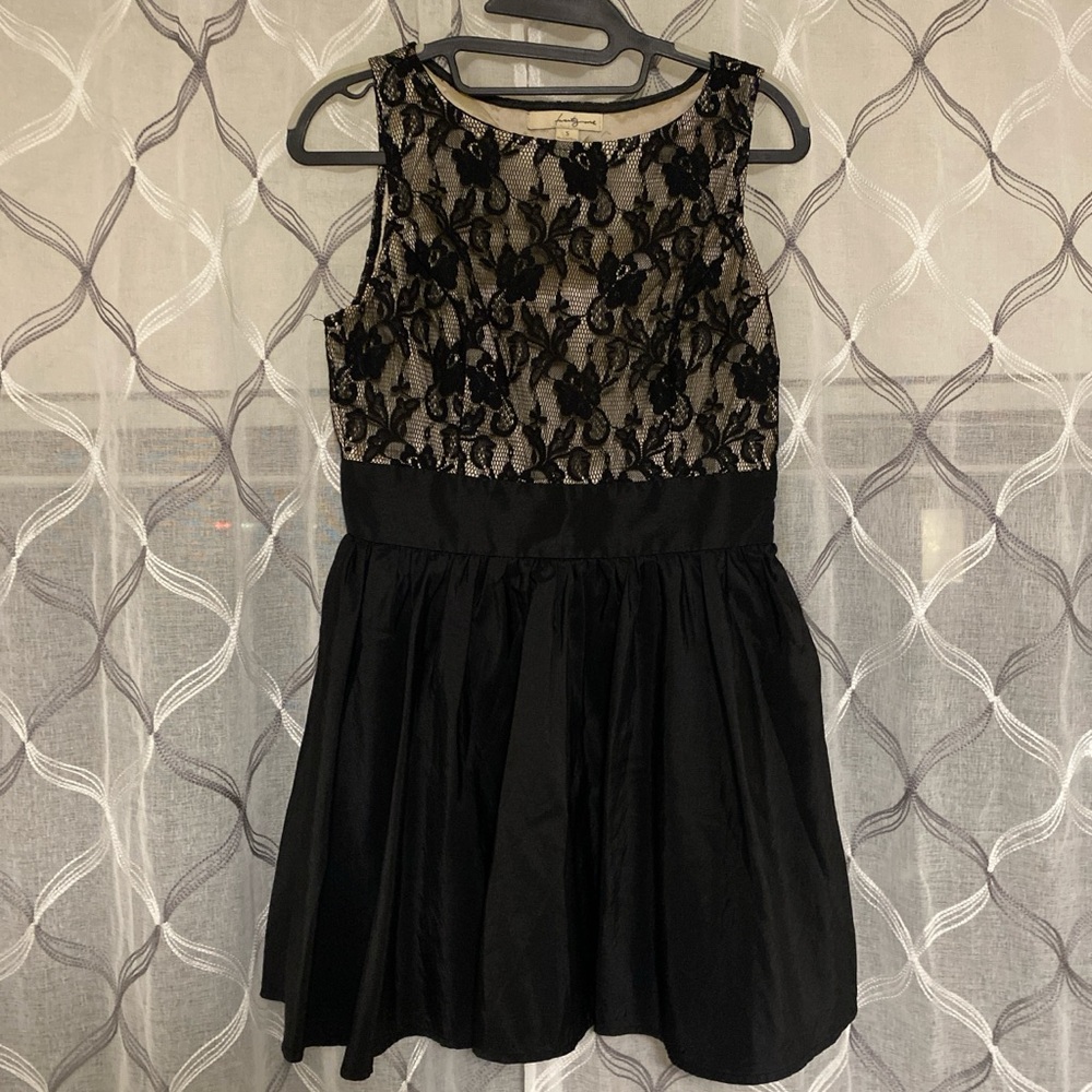 Small Forever 21 mini lace dress